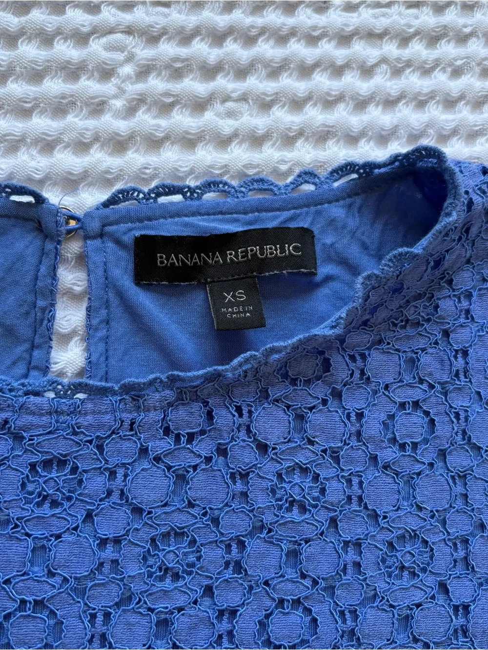 Banana Republic Periwinkle Lace Crochet Bell Sleeve Top Feminine Office Lined XS